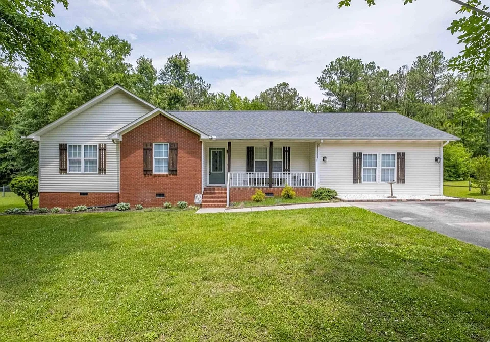 1713 Louise Dr SE