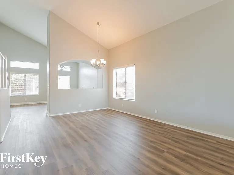 1573 Alpine Hills Ave — Photo 3