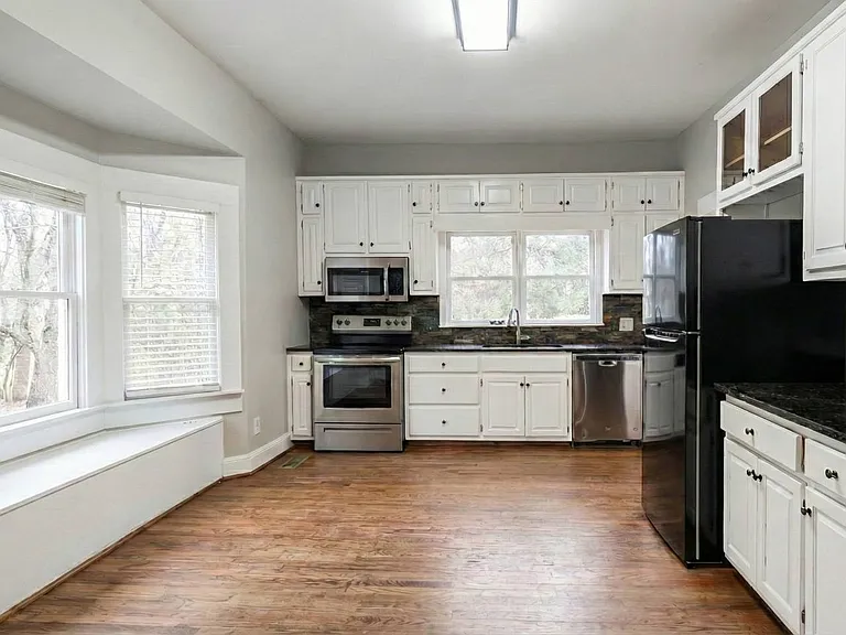 402 Laurel St — Photo 21