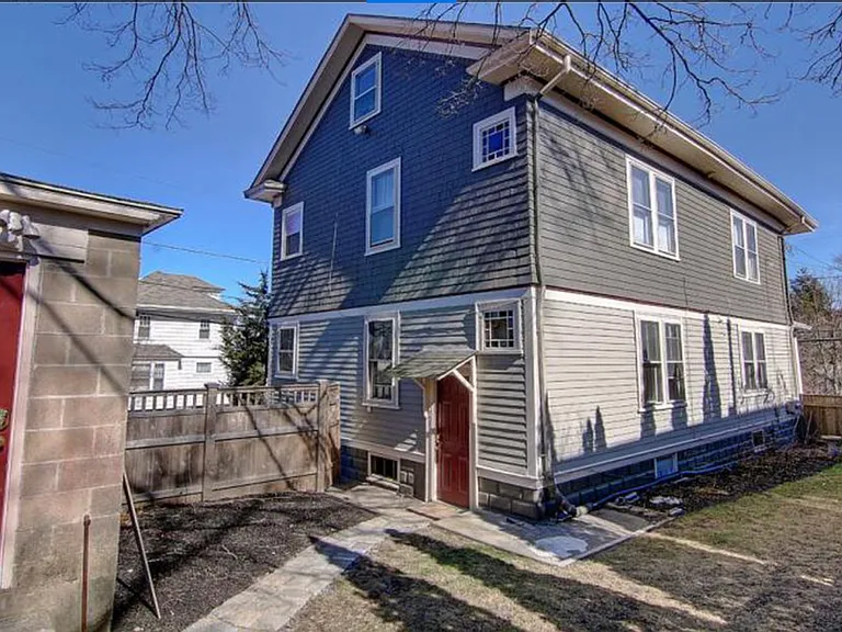 98 Lorimer Ave #2 — Photo 3
