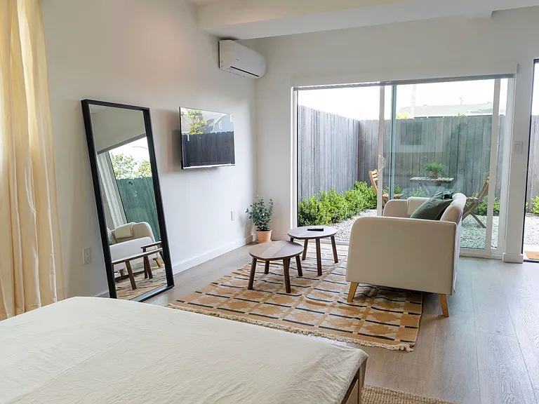 623 N Mariposa Ave #1/4 — Photo 2