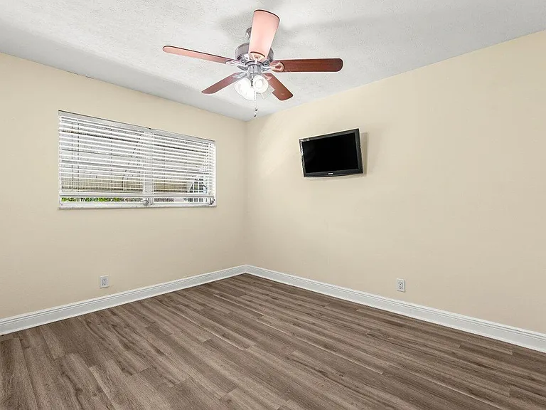 640 Jaeger Dr — Photo 15