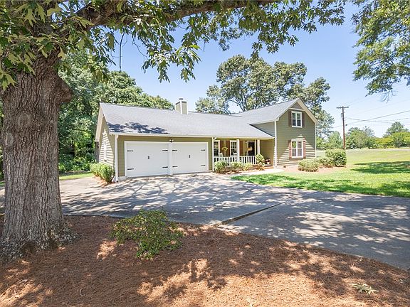 5th image of 1309 Lakewood Ln