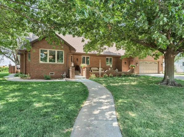 329 S Adams St, Pretty Prairie, KS 67570