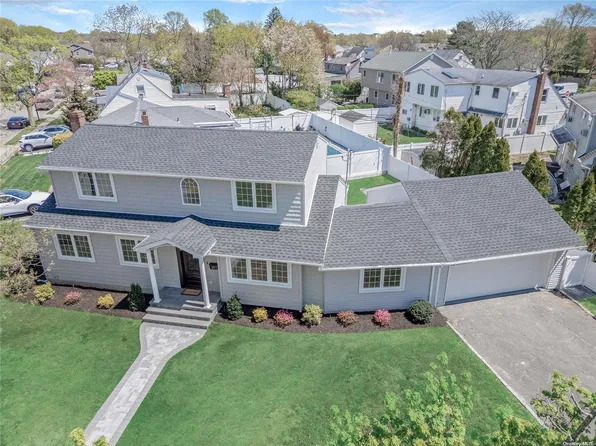 44 Mindy Lane, North Hempstead, NY 11590