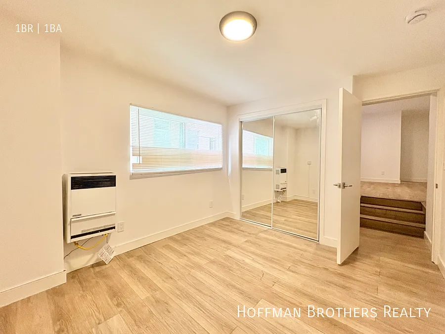 Building Photo - 1045 N Ardmore Ave #13