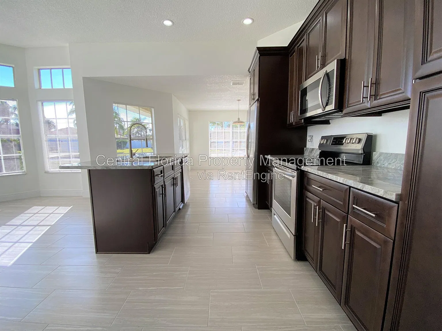 3 bed, 2.5 bath, 1870 sqft, $2,249 — Photo 3