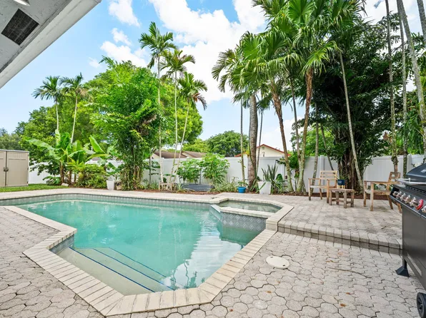 5591 SW 99th Avenue, Cooper City, FL 33328