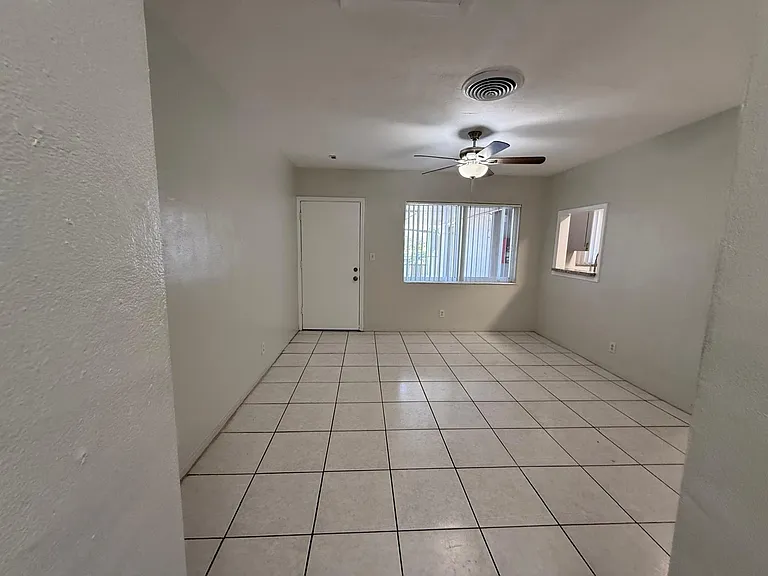 6400 NE 18th Ave #11 — Photo 5
