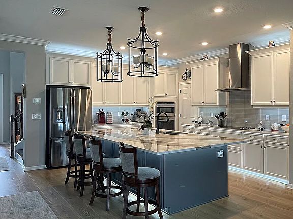 2nd image of 5617 Trevesta Pl
