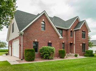 1060 Cindy Ln, Sandwich, IL 60548