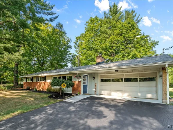 223 Greenwood Dr, East Aurora, NY 14052