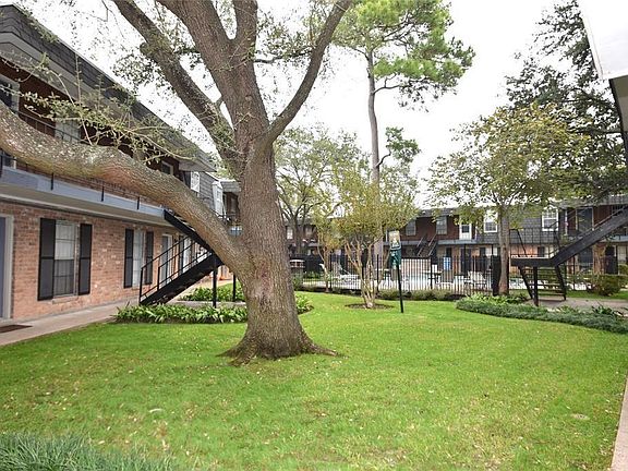 3rd image of 9009 Gaylord Dr #39G
