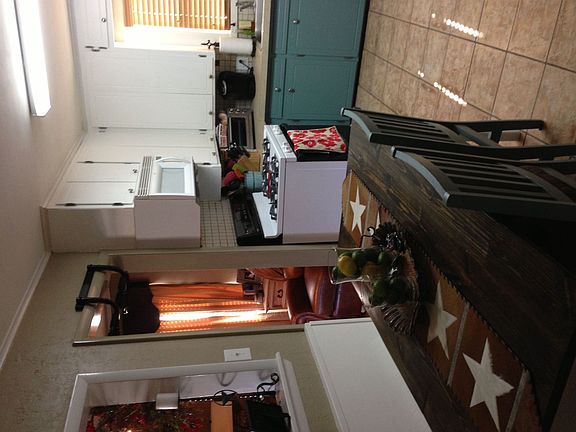 5th image of 1405 W Broadway Ave