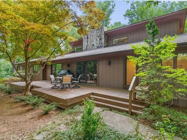 551 Knob View Dr, Winston Salem, NC 27104