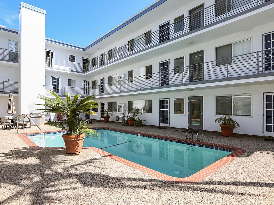 Pool and BBQ area