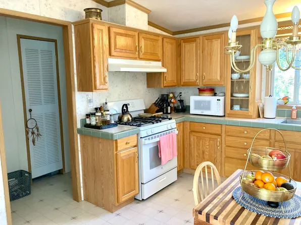 45 Abbott St, White Riv Jct, VT 05001