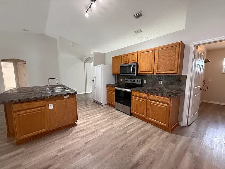 548 SW Undallo Rd — Photo 7