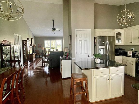3rd image of 328 Holstein Dr