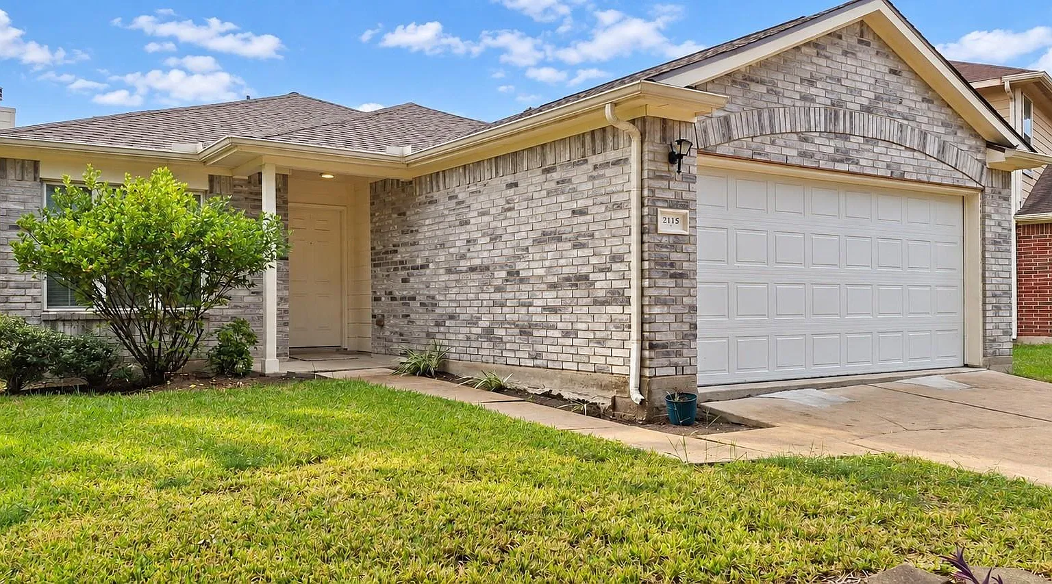 3 bed, 2.0 bath, 1558 sqft, $2,050 — Photo 1