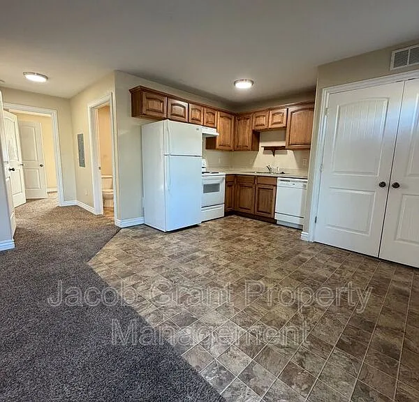 245 Opal Ct #2E — Photo 3