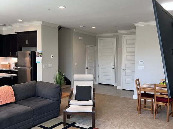 5th image of 550 Cipres Ln
