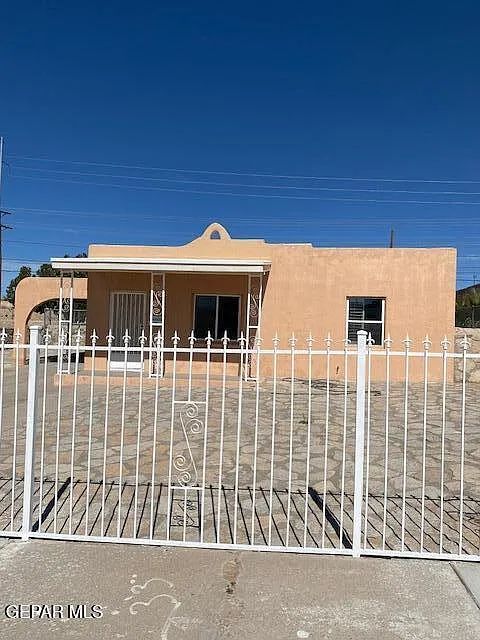 Building Photo - 1924 Saint Johns Dr