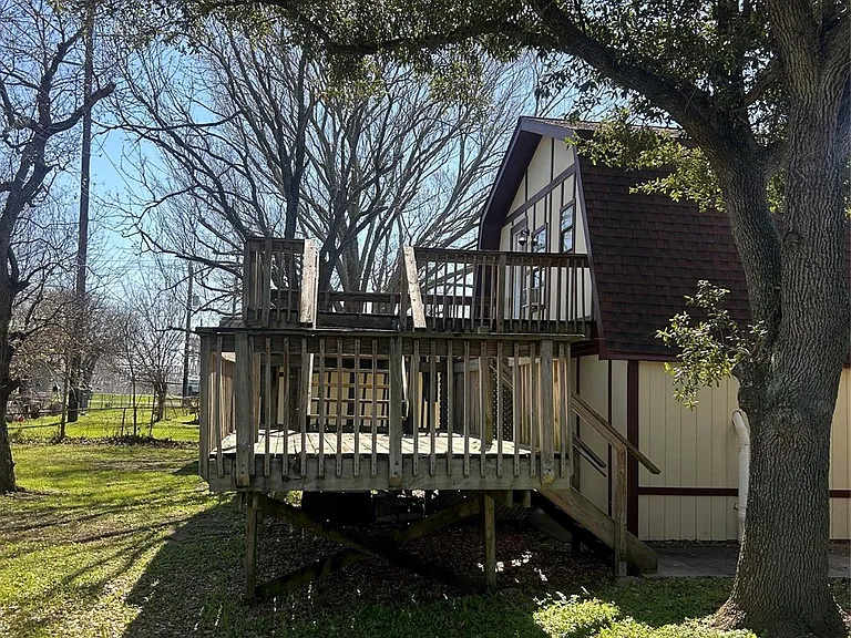 1312 N Avenue R — Photo 4