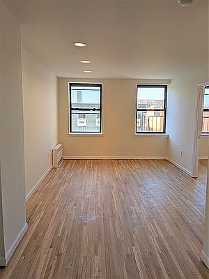 3rd image of 460 W 50th St APT 4C