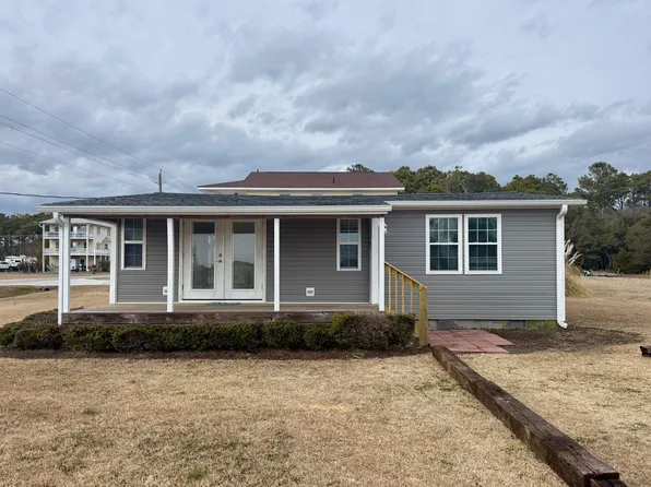 334 Grandview Dr, Sneads Ferry, NC 28460