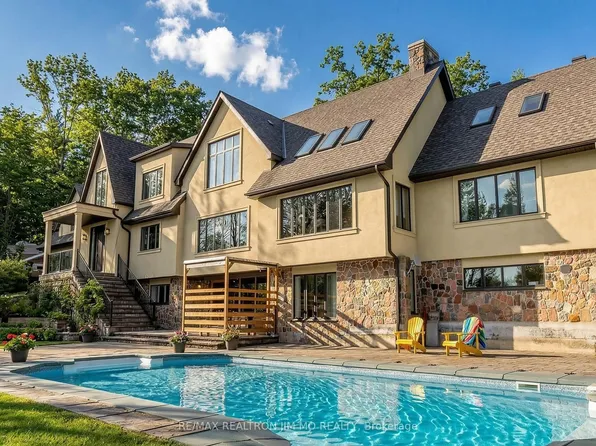 1785 Davis Dr W, King, ON L3Y 4V9