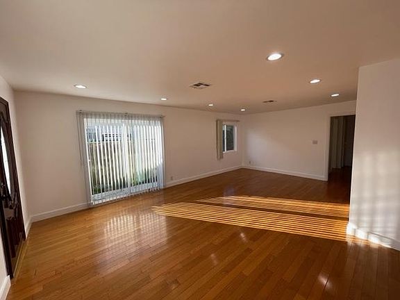 4th image of 15945 Leadwell St