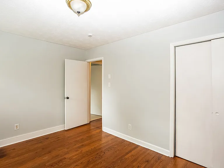 4809 Thornwood Rd — Photo 9
