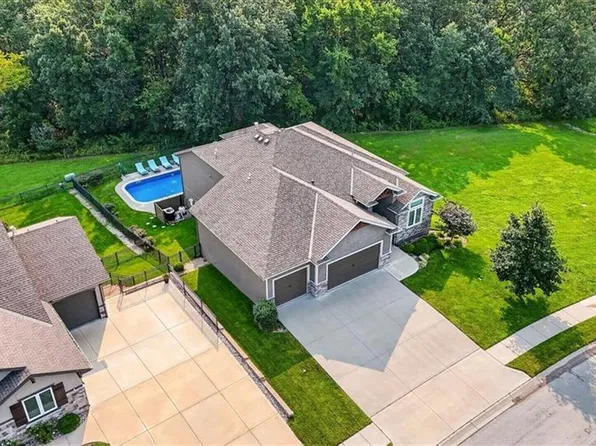 4705 NE Gateway Dr, Lees Summit, MO 64064