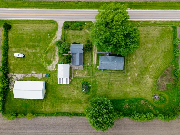 16718 Polo Rd, Sterling, IL 61081