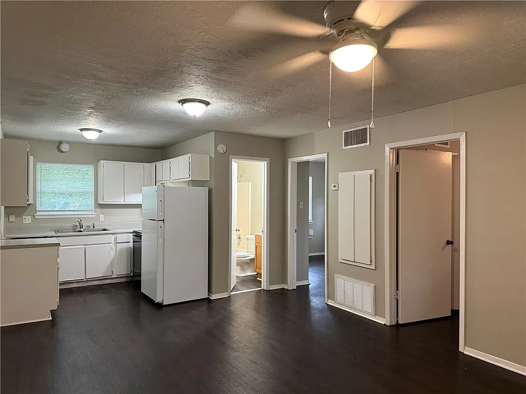 Building Photo - 2403 Toro Ln #C
