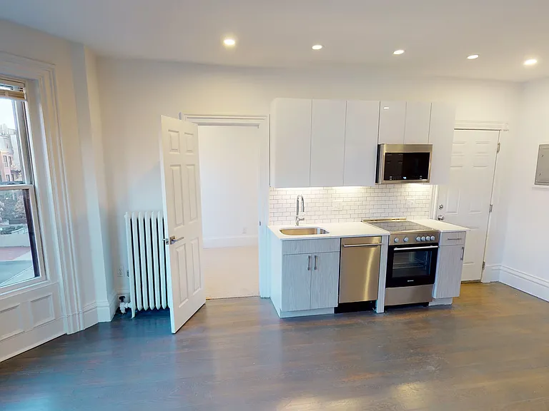 225 Newbury St #3R — Photo 4