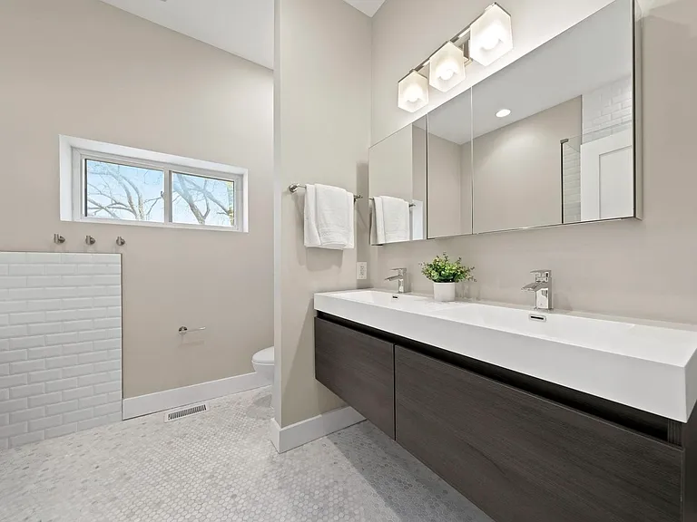 1839 D St NE #1 — Photo 9