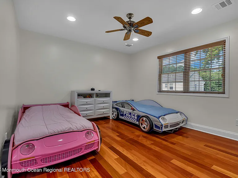 1607 Holbrook St — Photo 31