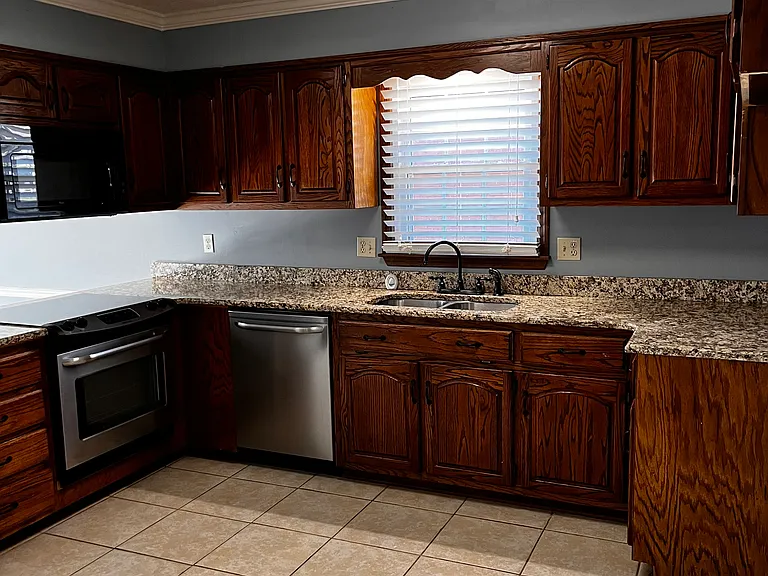 2305 Winthrop Dr SW — Photo 4
