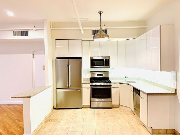 5th image of 215 W 20th St #2E