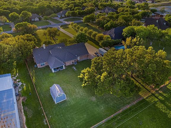 4th image of 212 Megan Ct