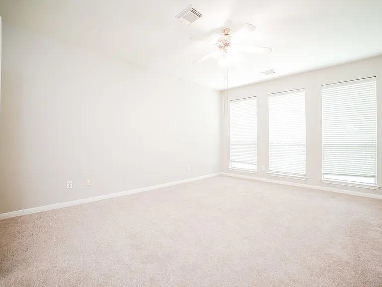 11727 Newlands Ct — Photo 16