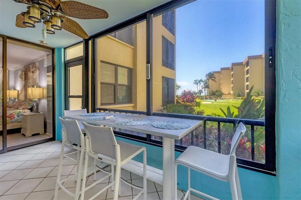 2 bed, 2.0 bath, 1338 sqft, $3,500 — Photo 2
