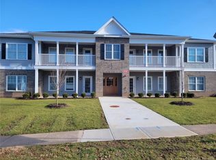 10 Berkshire Rd #213, West Hartford, CT 06110