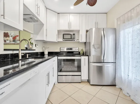 4805 NW 35th Street #412, Lauderdale Lakes, FL 33319