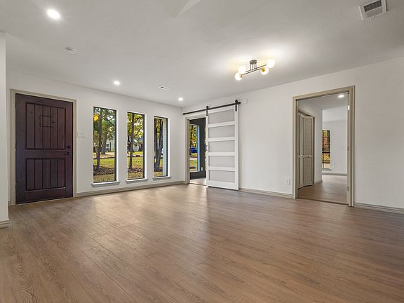 5th image of 504 Chisolm Ct
