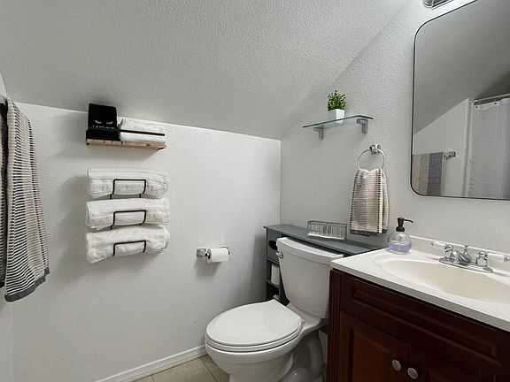 4th image of 3020 B St Unit A