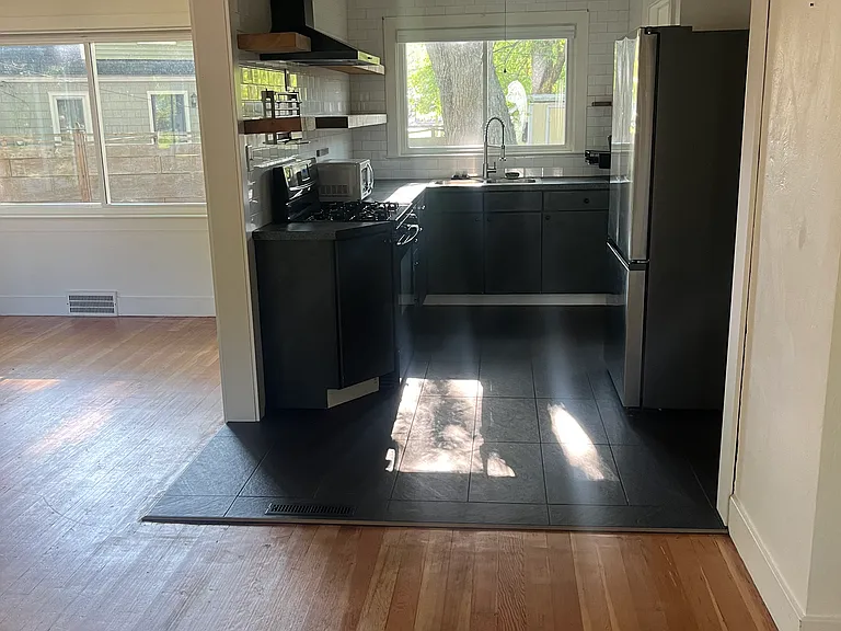 412 Sunset Blvd — Photo 5
