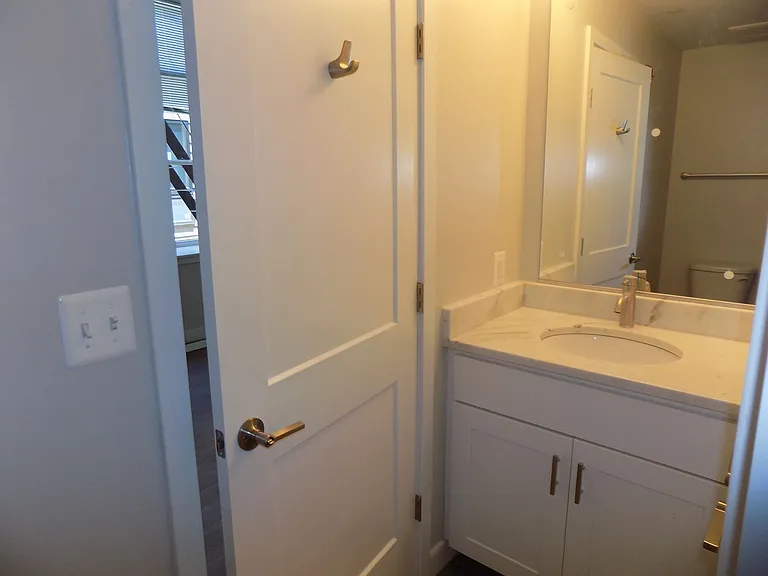 815 Park Ave — Photo 8